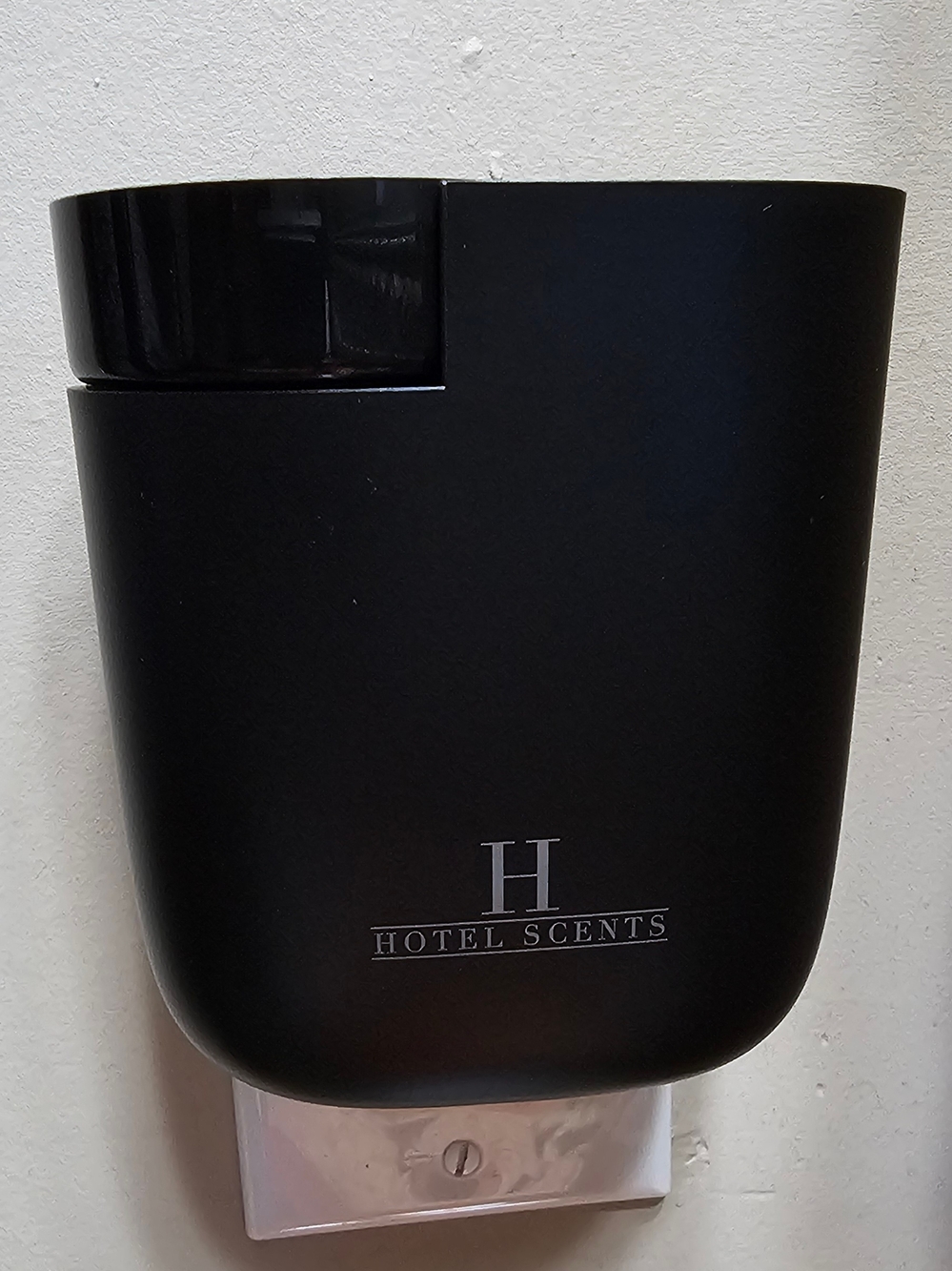NIB Hotel Scents Palace Plug-In Scent Diffuser - Black